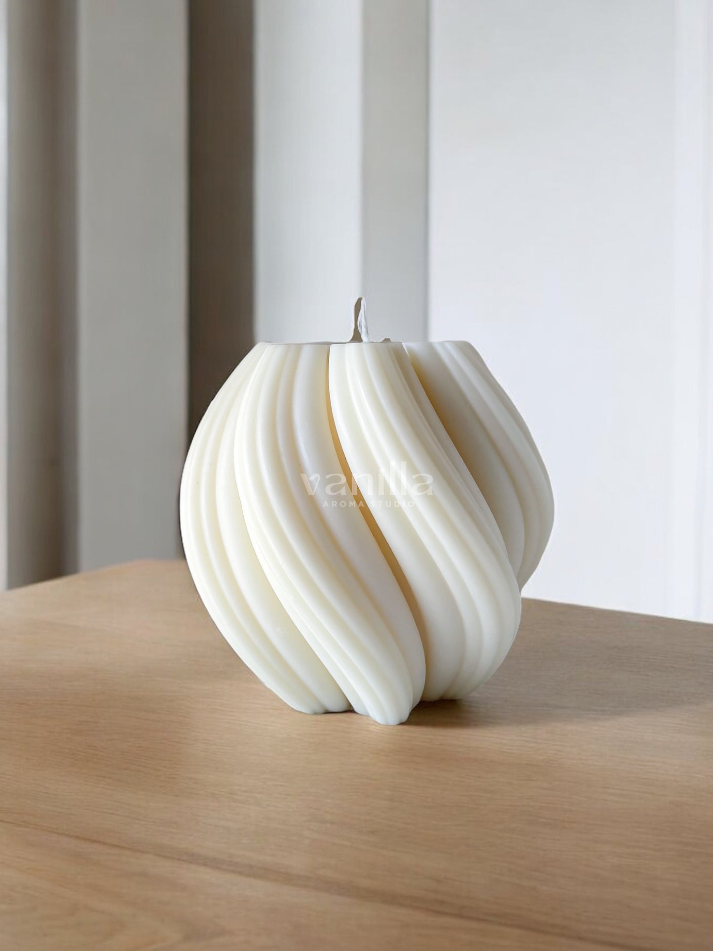 Aura Twirl Sculptural Candle