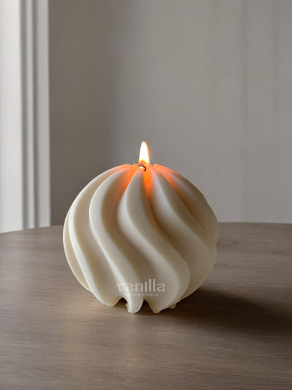 Ivy Wavy Sculptural Candle