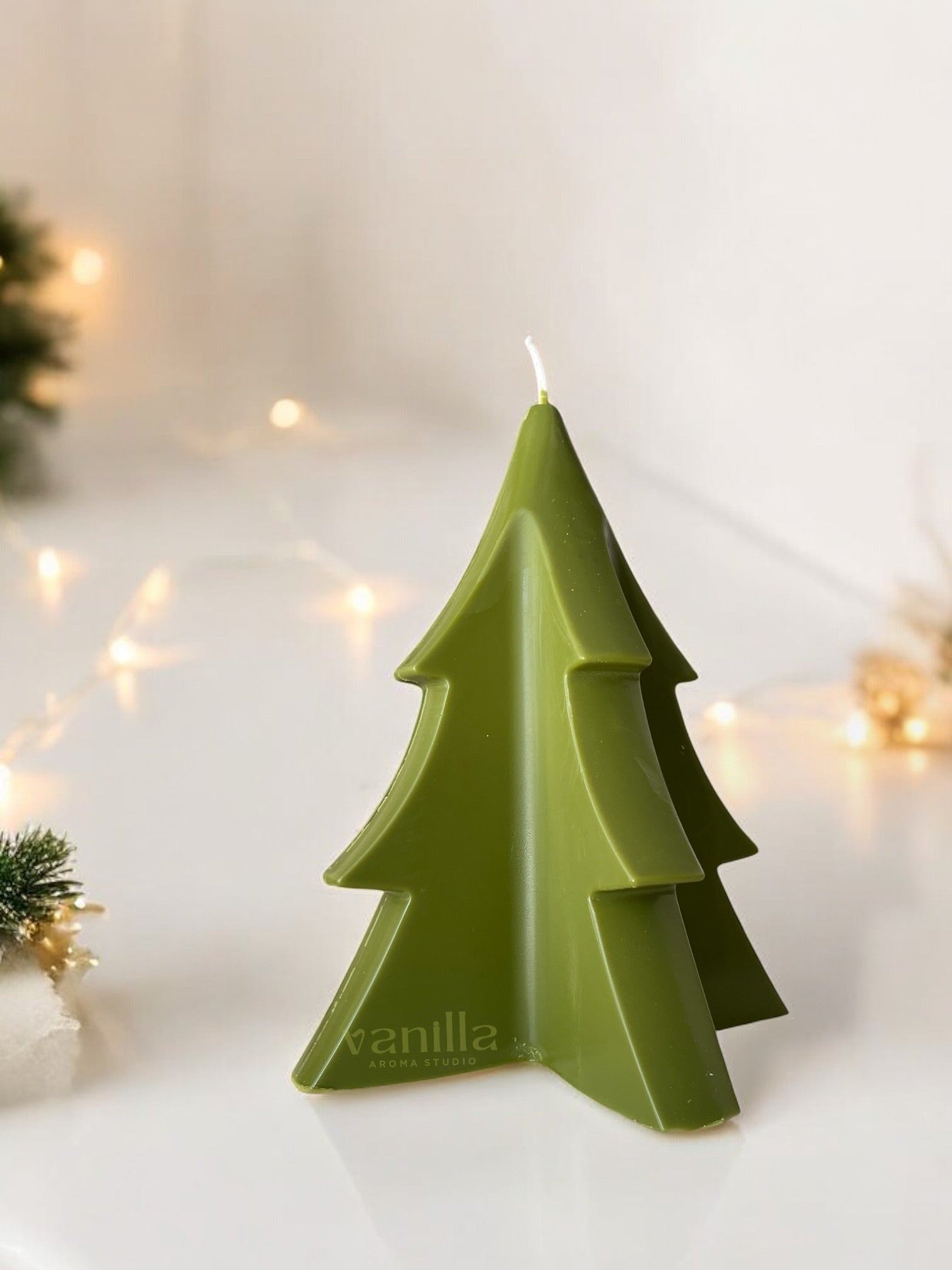 Green Geometric Christmas tree soy wax candle -vanilla aroma studio