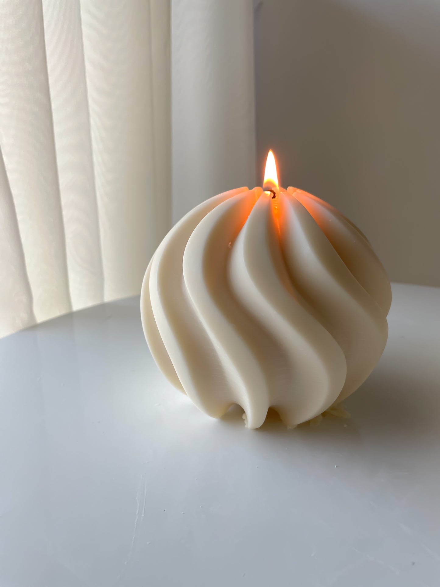 Ivy Wavy Sculptural Candle