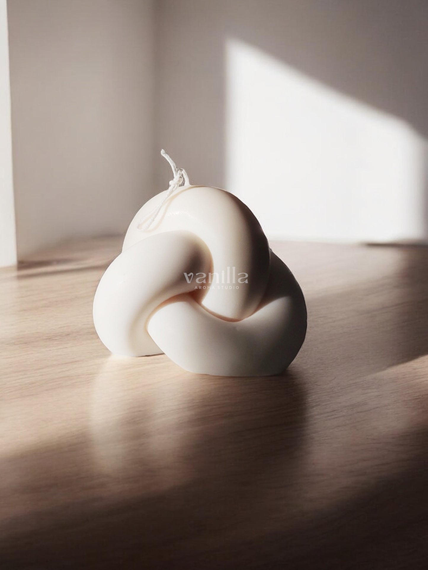 The Knot Sculptural Candle