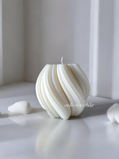 Aura Twirl Sculptural Candle